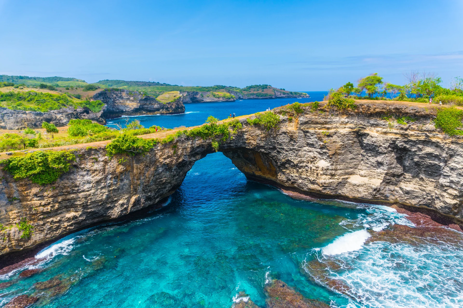 2017 reference photograph: Broken Beach coastal arch and sea